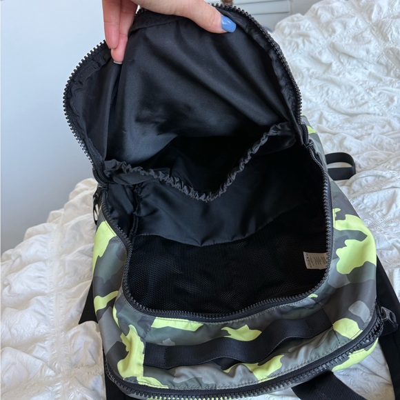 NWT - Lululemon Everyday Backpack 2.0 23L Heritage 365 Camo Green - Picture 10 of 15